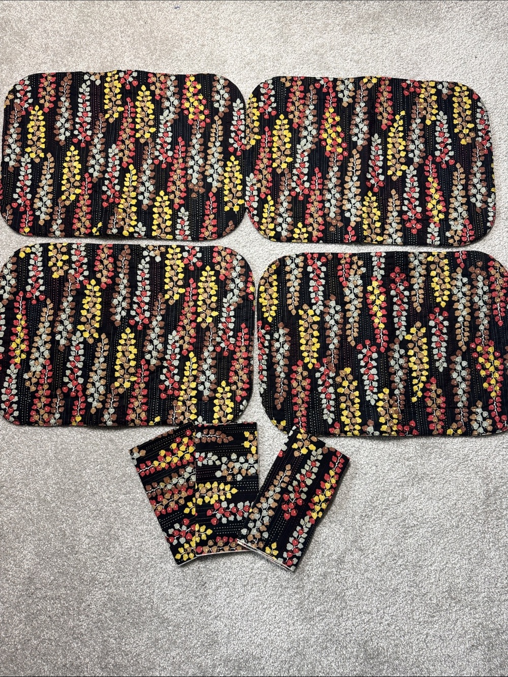 UNBRANDED 4 PLACEMATS & 3 MATCHING NAPKINS FLORAL COTTAGECORE RETRO VINTAGE